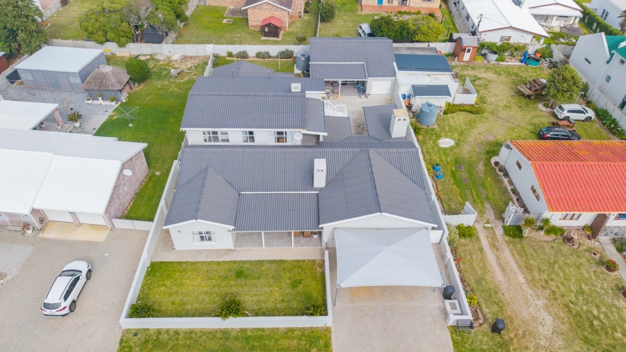 7 Bedroom Property for Sale in Struisbaai Western Cape